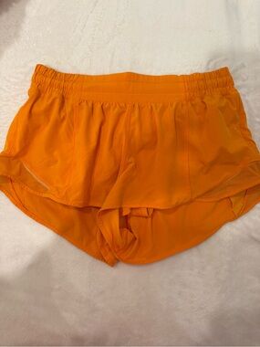 Lululemon Hotty Hot Low-Rise Lined Short 2.5” Size 8 (Orange)
